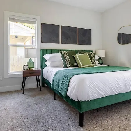 Home With Private Backyard 3 Mins To Downtown Raleigh! Exterior photo